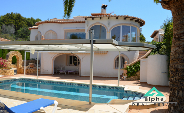 Villa Perfors mit Suedausrichtung und Bergblick in Calpe