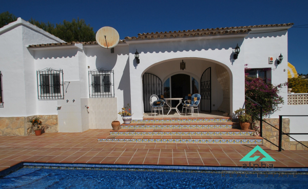 Villa avec piscine et beau jardin à vendre à Moraira
