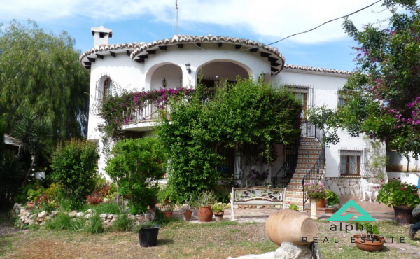 Casa cerca de la playa en Javea con 2 apartamentos