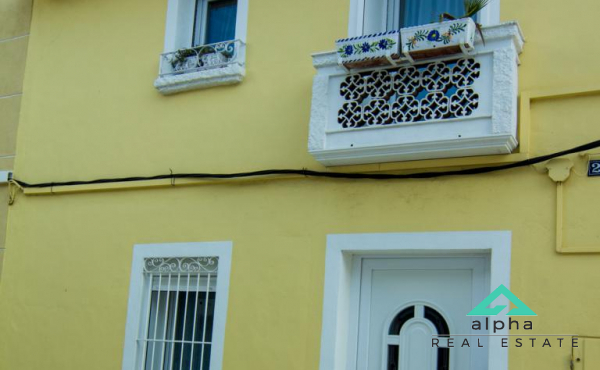 Bonita y moderna casa de pueblo reformada en el centro de Jalón