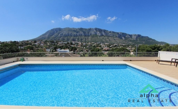 Spacious and exclusive villa with panoramic views in Denia