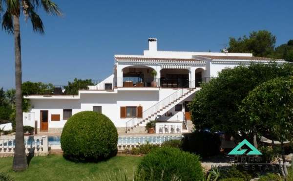 Belle et ample villa avec jardin paysagé au Montgo/Javea / Costa Blanca
