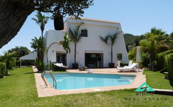 Elegante en moderne villa in 10 minuten rijden van centrum en strand Javea