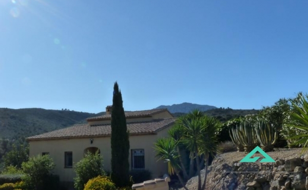 Finca in Maserof with beautiful views in Bernia near Jalon