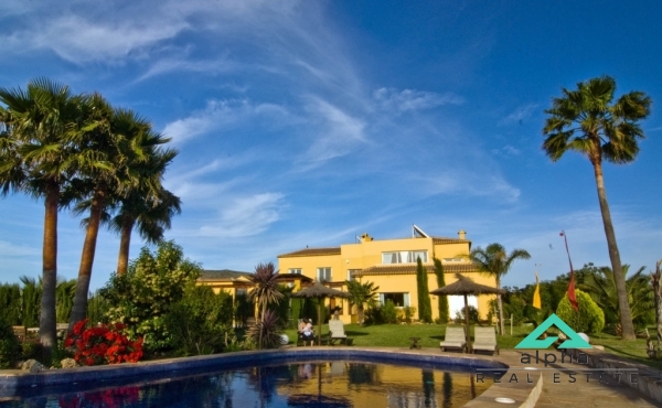 Moderne finca in klassieke stijl op slechts 10 minuten van het strand in Denia