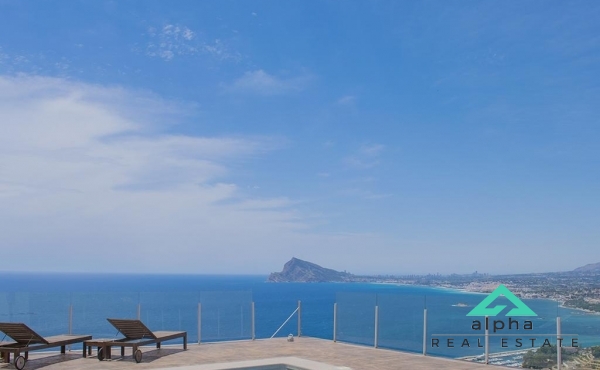 Elegante villa moderna con vistas espectaculares al mar en Altea