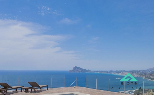 Elegante moderne Villa mit spektakulärem Meerblick in Altea