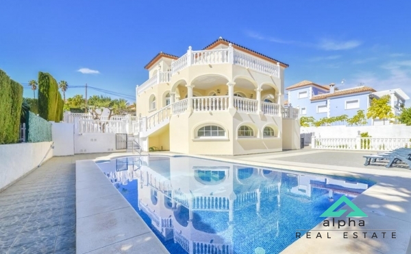 Villa vlakbij het centrum van Calpe en de stranden