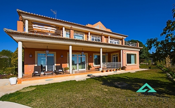 Villa moderna con vistas al mar en Calpe